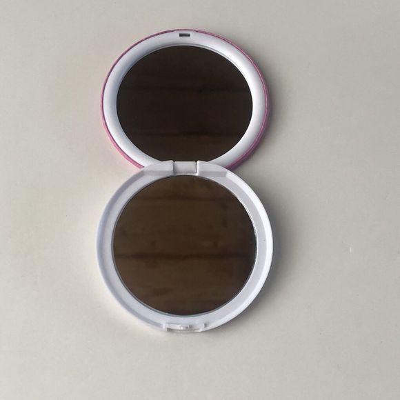 Hello Kitty Pink Compact Mirror - New - Picture 3 of 5